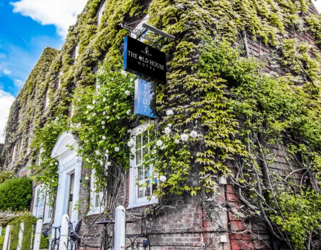 Old House Hotel with 1707 Sign